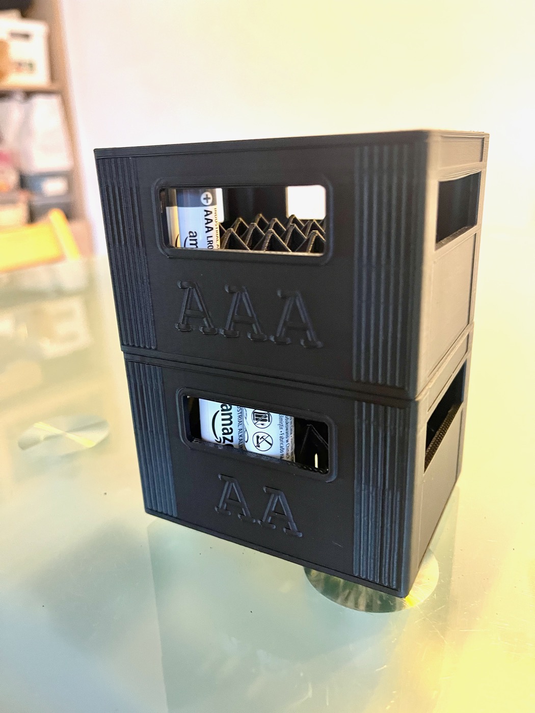 Gestapelte Organizer-Boxen für AA- und AAA-Batterien, selbst gedruckt